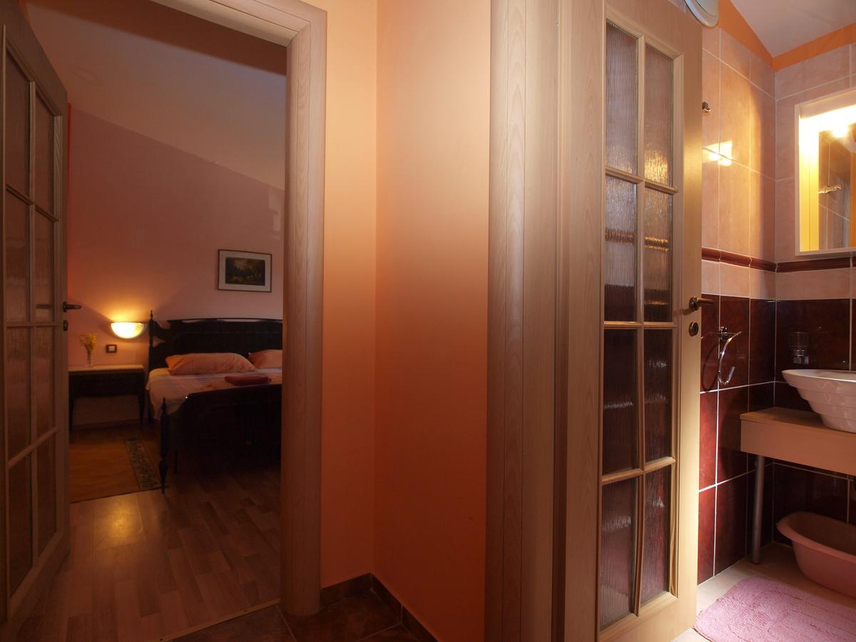 Apartments Slavica 382 พูลา ภายนอก รูปภาพ