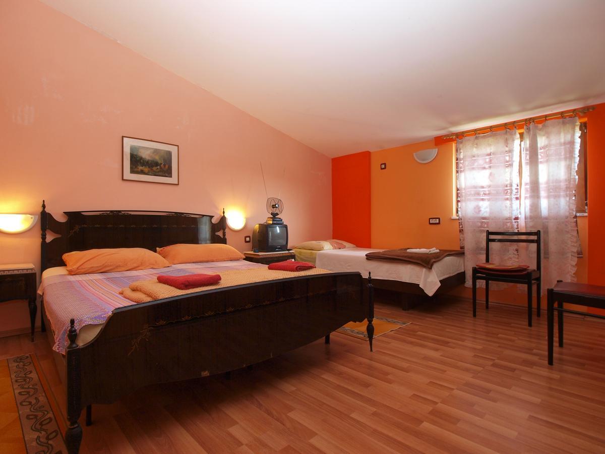 Apartments Slavica 382 พูลา ภายนอก รูปภาพ