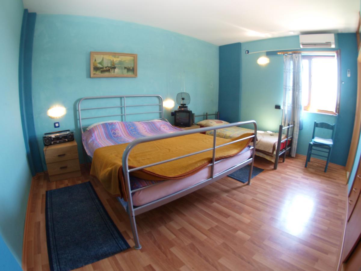 Apartments Slavica 382 พูลา ภายนอก รูปภาพ